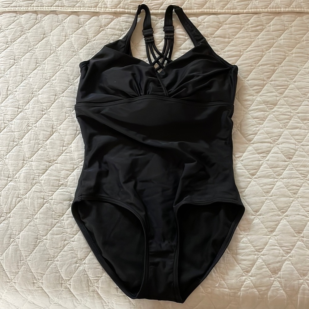 Prana Women’s 1pc  Black Swimsuit 34DD/fully lined, adj.Straps, bra w/underwire